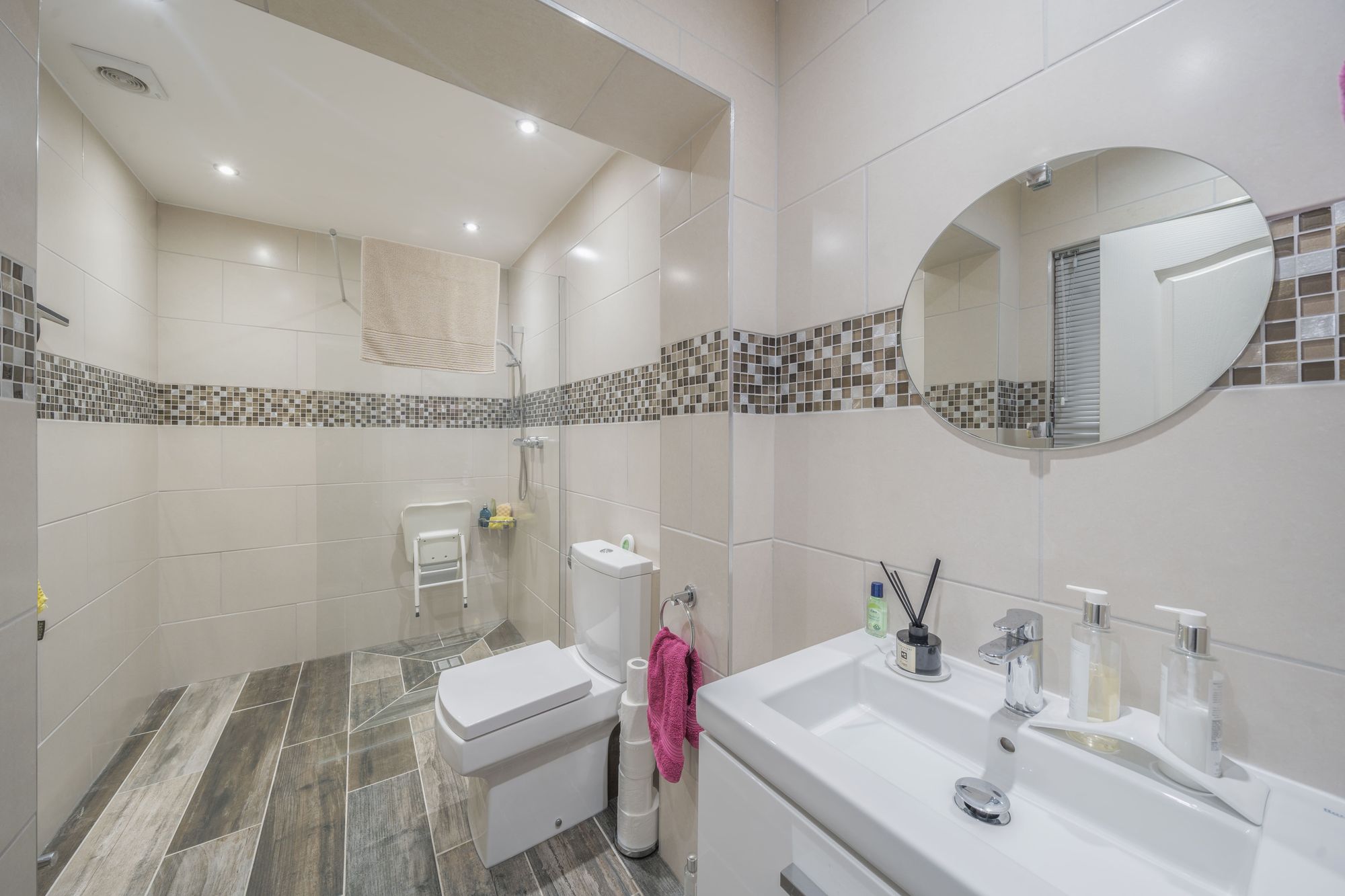 King Henry Close, Cheltenham, GL53
