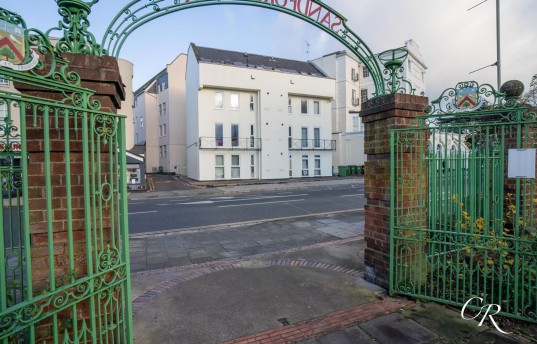 High Street, Cheltenham, GL52