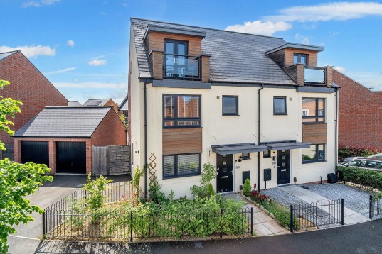 Sapphire Road, Bishops Cleeve, GL52
