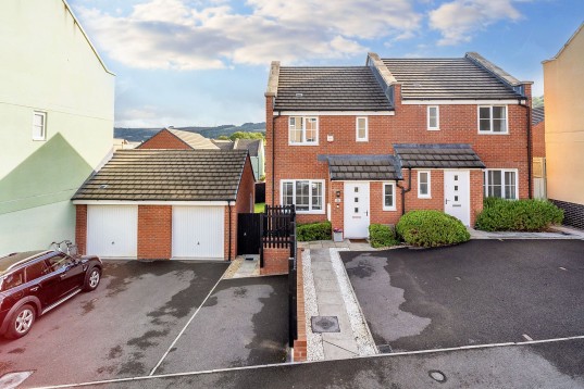 Fairford Road, Cheltenham, GL52