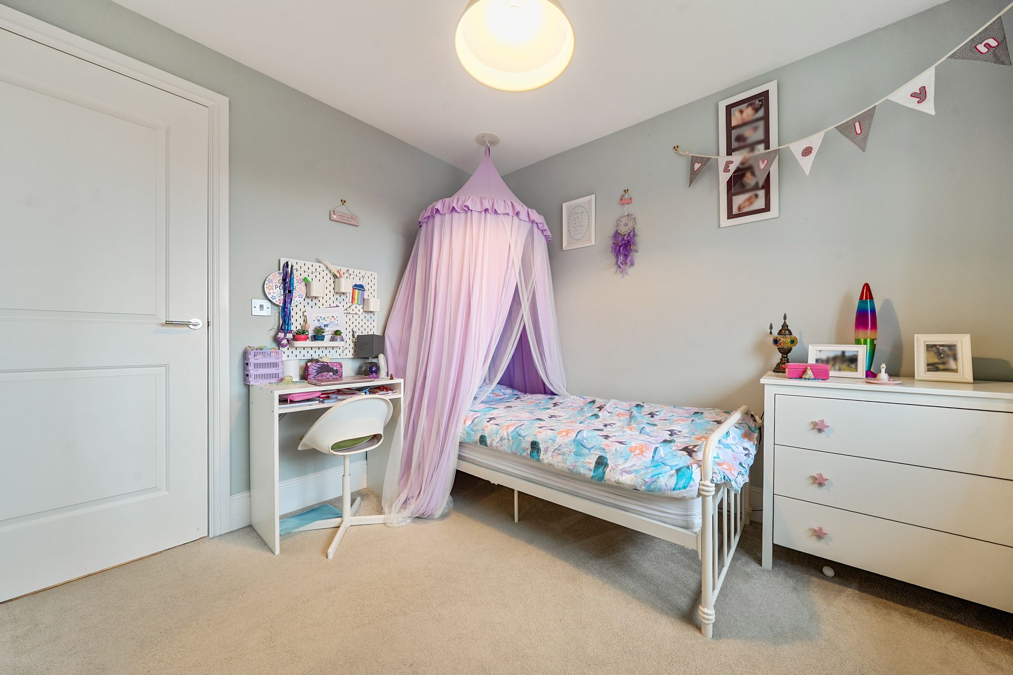 Honeysuckle Avenue, Leckhampton