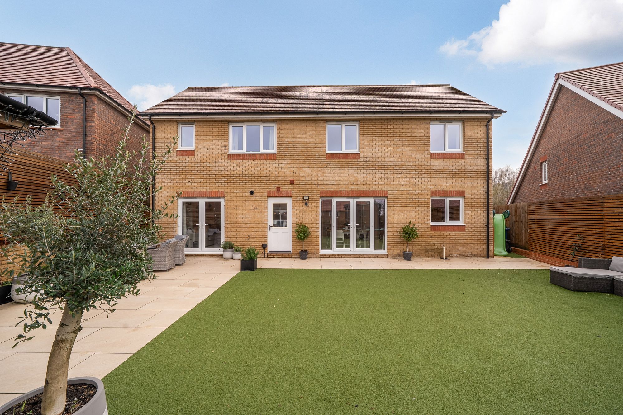 Honeysuckle Avenue, Leckhampton